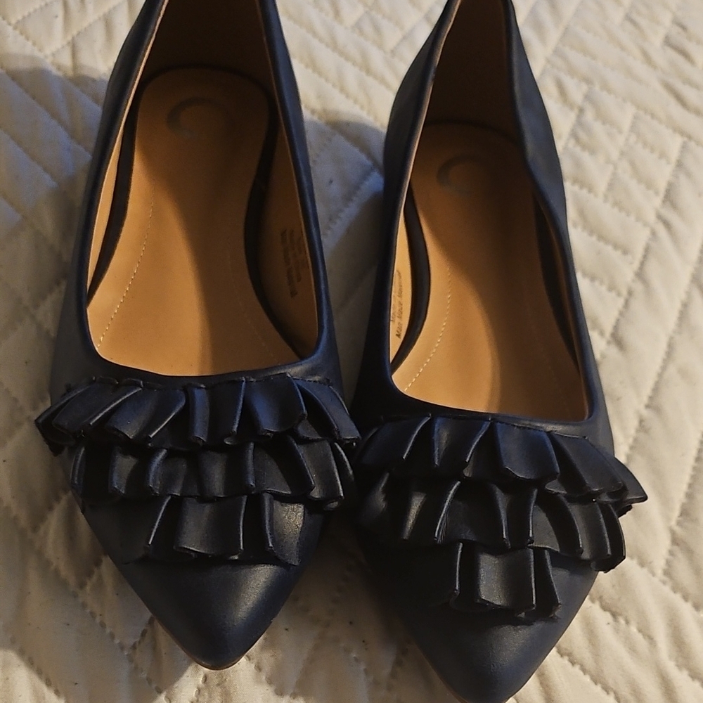 Elegant Navy Ruffle Flats - Picture 3 of 5